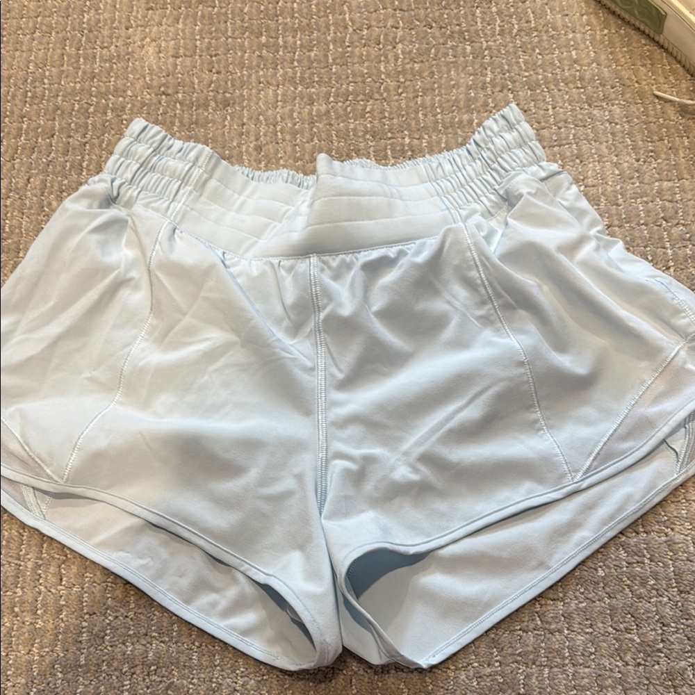 Lululemon high rise 2.5” hotty hot shorts